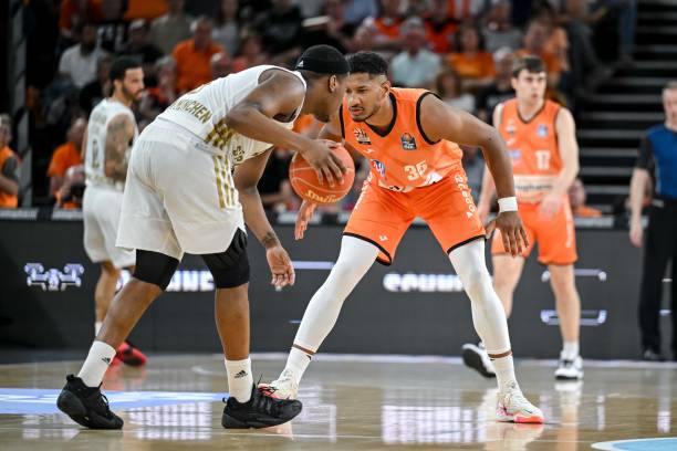 年轻而有潜 年轻而有潜